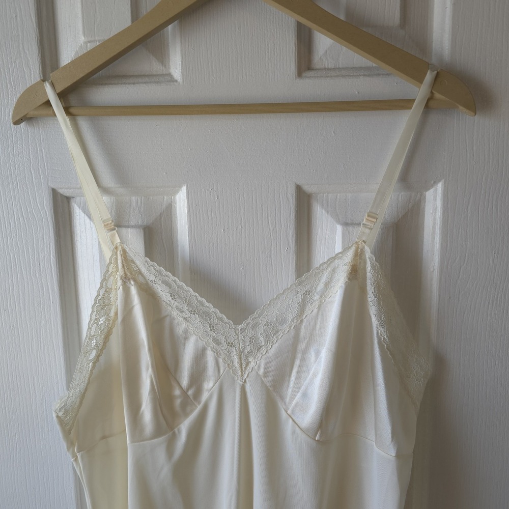 Full Slip Vanity Fair Vintage Nylon Size 38 Ivory - Picture 2 of 8
